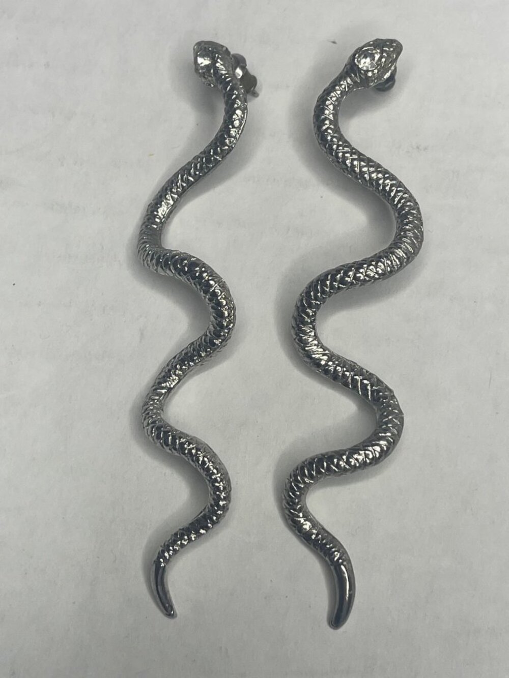 VTG Silver Snake-Shaped Dangle Goth Earrings Textured Design Rhinestone Eyes 80s